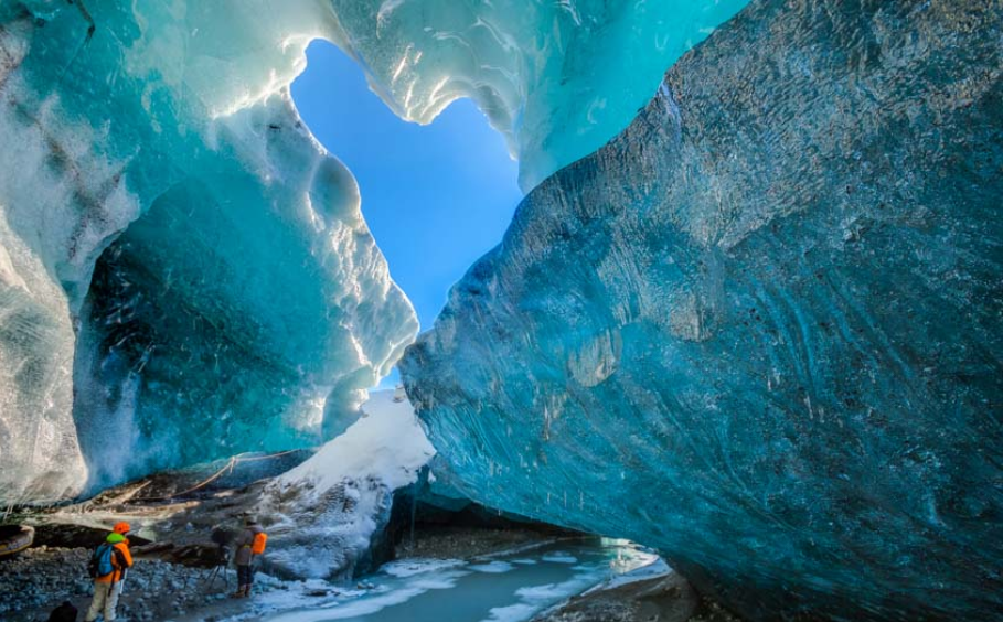 อุโมงค์น้ำแข็งอลาสก้า Mendenhall Ice Caves, Alaska